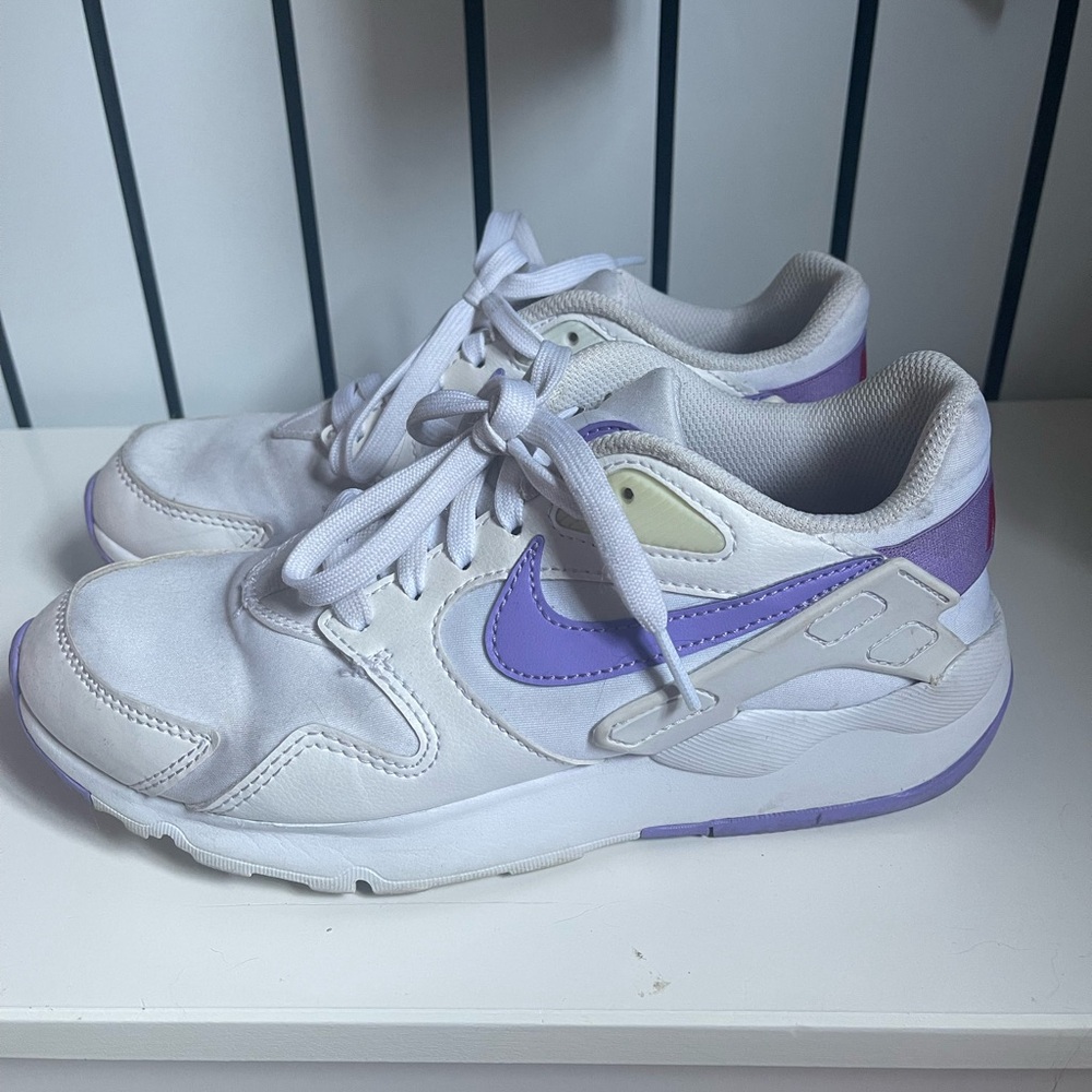 Nike Women's Sneakers White and Purple